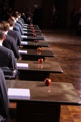 LA PERFORMANCE DI THOM BROWNE-14
