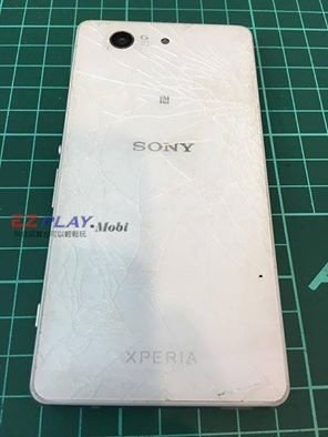 Sony Z3C背蓋滿是裂痕