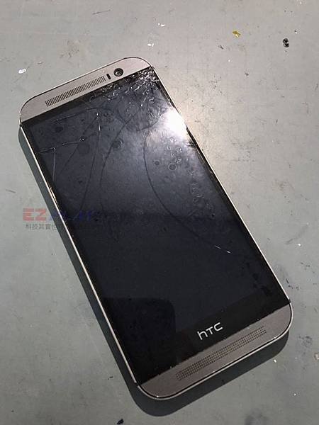 這台HTC M8的主人