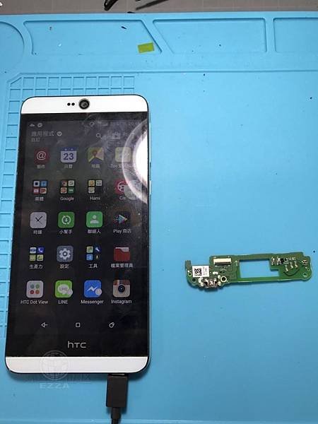 HTC826充電還要喬一下