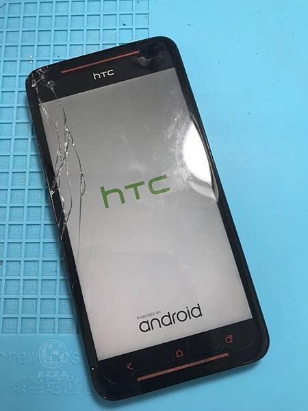 HTC 蝴蝶S面板破裂