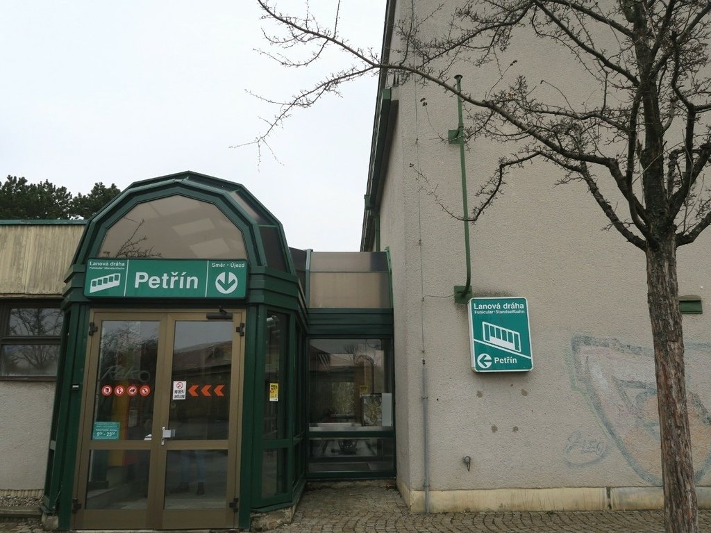 佩特任Petřín登山纜車.jpg