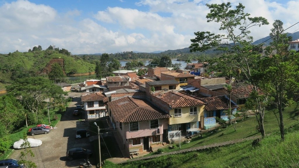 瓜塔佩Guatapé小鎮.jpg