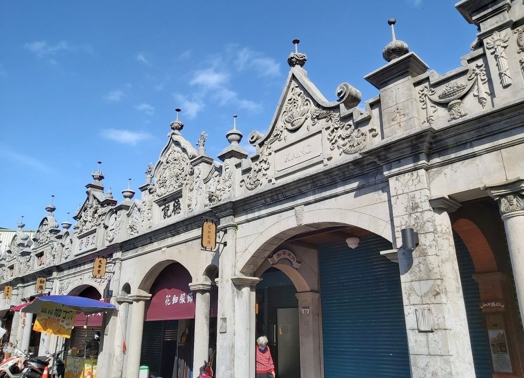 和平老街復古的建築牌坊.jpg