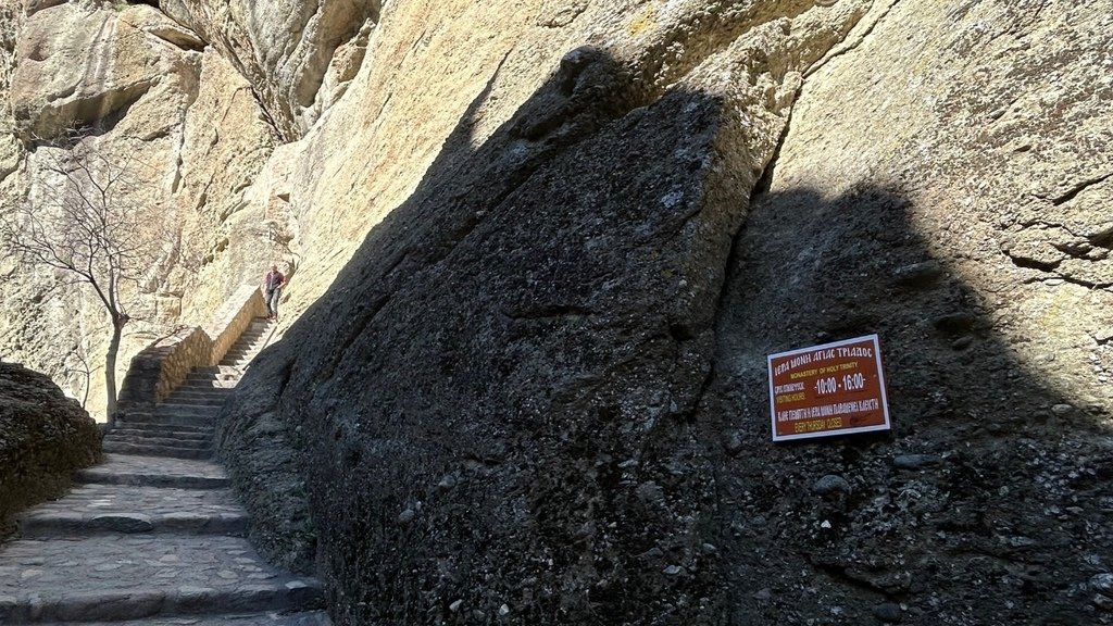 (5)Holy Trinity Monastery 修道院山腳下.jpg