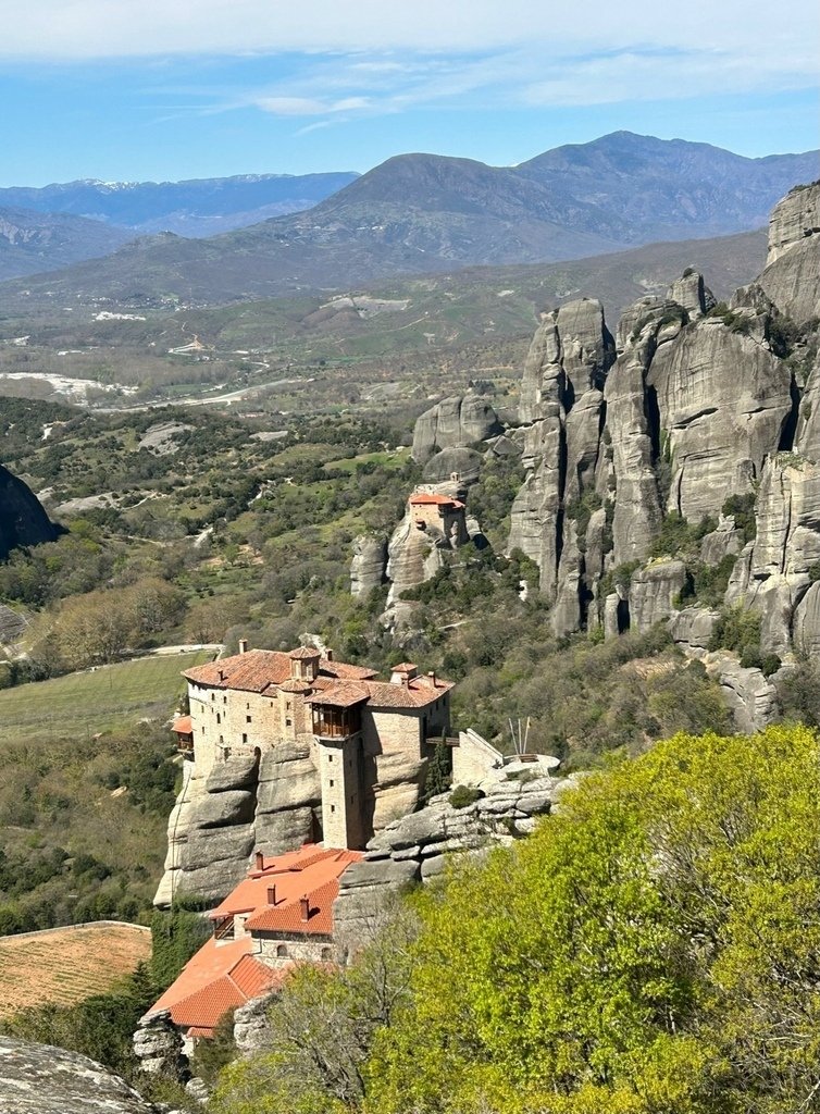 遠望修道院 (1)Agios Nikolaos Anapafsas Monastery 與 (2)Roussanou Monastery.jpg