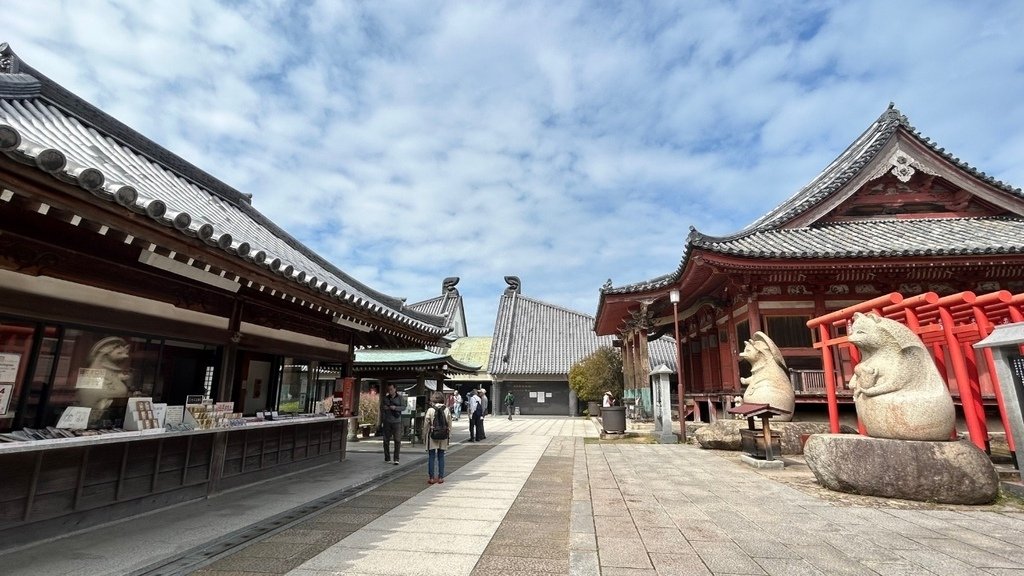 屋島寺的守護神與御守札授予所.jpg