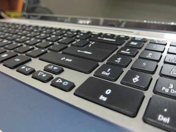 開箱 宏碁acer 5830TG