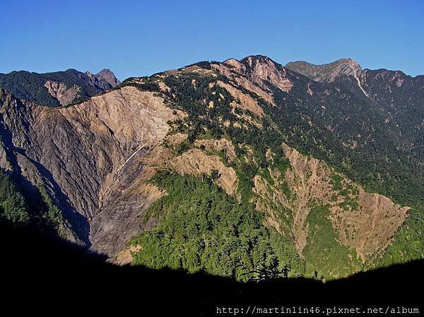 臨去觀金門峒與玉山連峰A.jpg