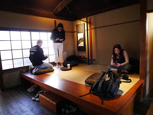 京都自由行 塌塌米上喝星巴克，京都清水寺二寧坂星巴克