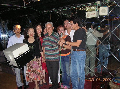 夏艷歡唱