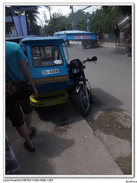 攔了一台tricycle