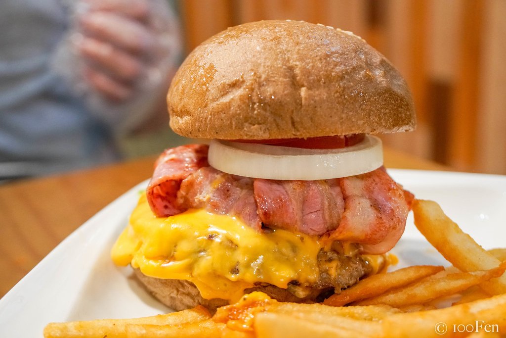 Juicy Bun Burger-10.jpg