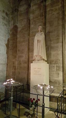Cathédrale Notre-Dame de Paris 004.jpg