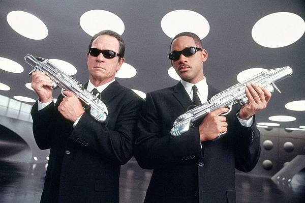 MIB-cop-movies-8303999-2000-1328