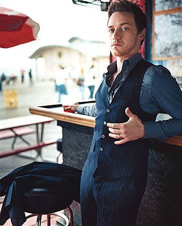 james_mcavoy_120307_04