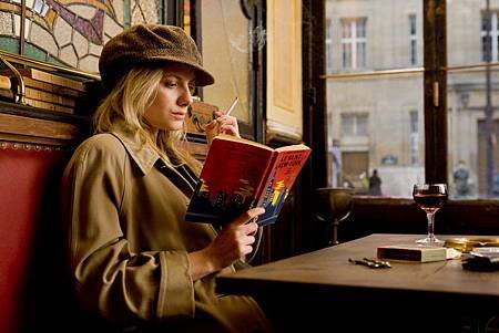 Inglourious-Basterds_cinema-hostess-16