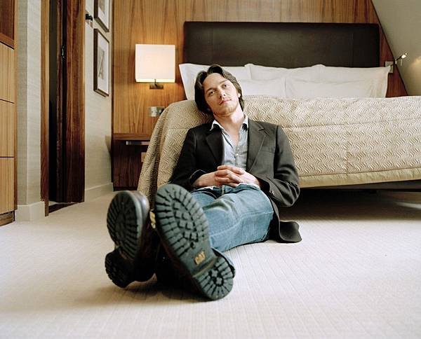 james-mcavoy-bed-4-1024x826