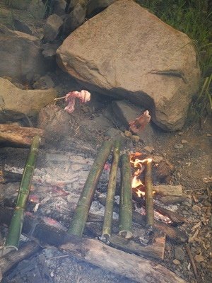 烤肉與竹筒飯.JPG