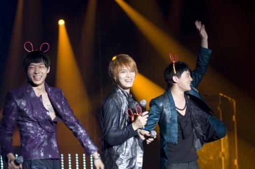 20110704《JYJ，购买位于江南的录音室》.jpg