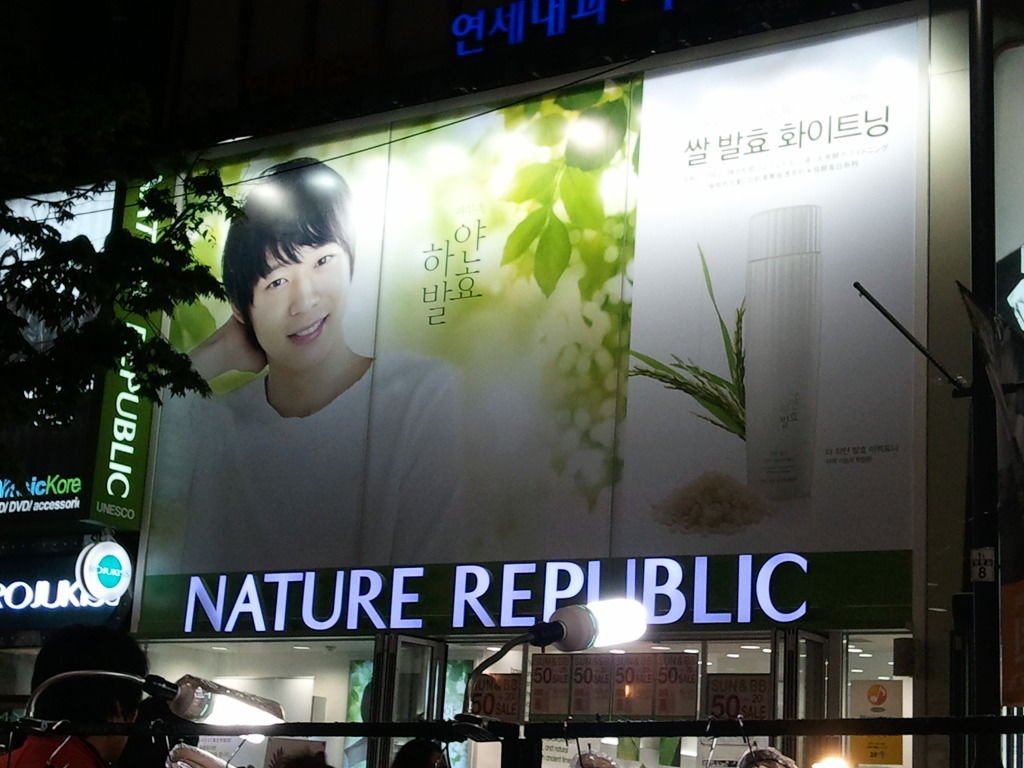 SD-明洞Nature Repulic的大海报换成有天了^_^-1.jpg