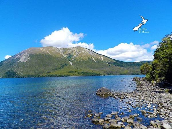 2/8Lake Nelson National Park