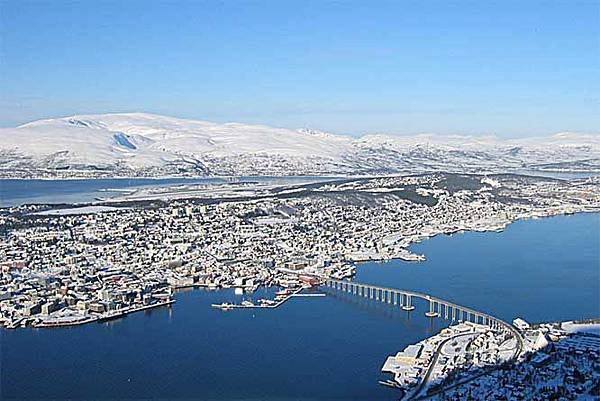 holiday-tromso-travel-tips-northern-lights-Tromso-airport-Lufthavn-norweigian