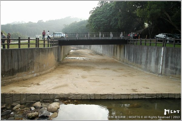 米特，味玩待敘 部落格© MEAT76｜2013【大溝溪親水公園】台北內湖旅遊玩樂景點遊記｜溪流賞魚蝦，遛狗避暑勝地(近捷運大湖公園站)015