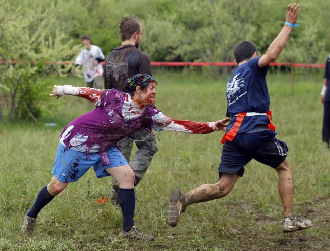 米特，味玩待敘部落格 MEAT76｜2013-08-21-3【殭屍路跑活動】Run For Your Lives 5k｜zombie race｜全球最刺激的路跑，活命不簡單，當跑者不如當殭屍！007.jpg