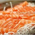 米特，味玩待敘部落格 © MEAT76｜2013-05-03【內湖｜生魚片專賣】台北捷運港墘站737夜市美食商圈食記｜鴻文生魚片｜誰說生魚片都貴桑桑？737夜市就有CP值超高的外帶沙西米！ 001.jpg