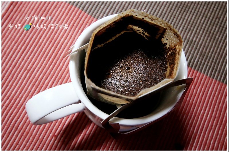 米特，味玩待敘｜部落格 © MEAT76｜2013-10-13-7【大隱珈琲｜COFFEST】旅行系列 × 卓君彤老師咖啡手沖教學｜忍不住悄悄跌入香醇咖啡幻想世界［文末抽獎活動］024.jpg