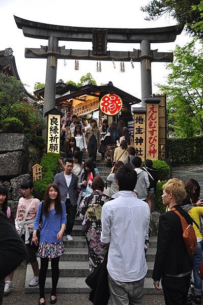 地主神社，求愛情有名