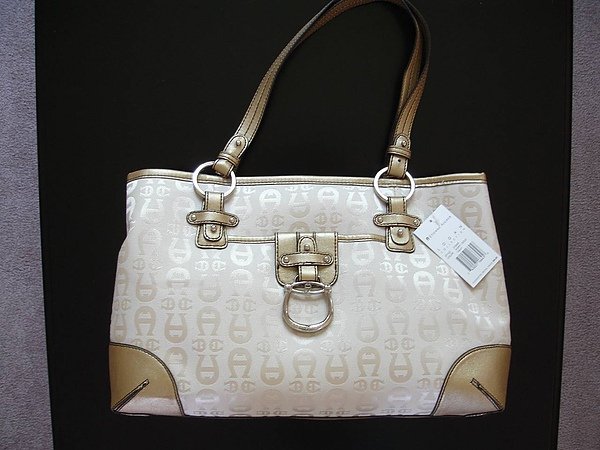 20100619 AIGNER 001.jpg