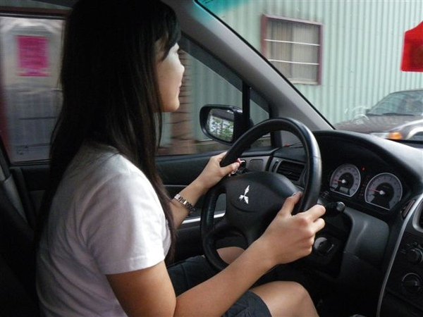 嘿嘿我會開車喔