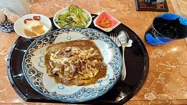佐賀有田－賞心悅目有田燒裝盤的精緻午餐【ギャラリー有田】