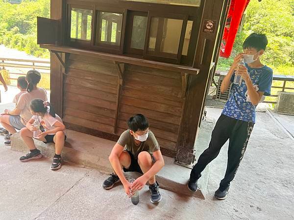 花蓮太魯閣小錐麓步道＋砂卡噹步道（藍綠溪水搭配湛藍天空與壯麗