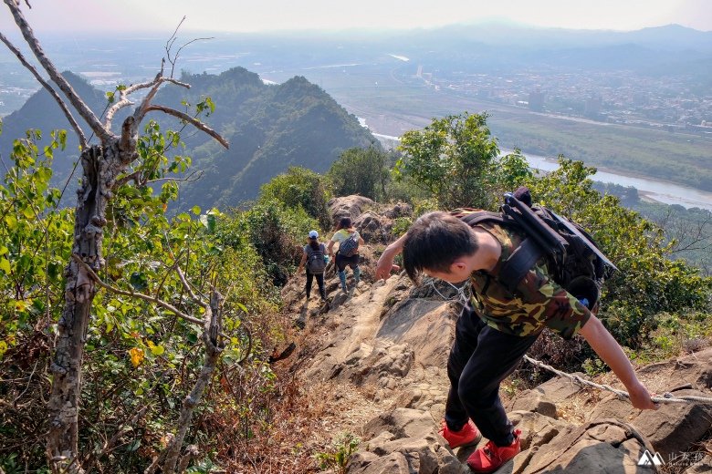 山女孩Melissa_旗靈縱走_靈山_旗尾山MAOL3711.jpg