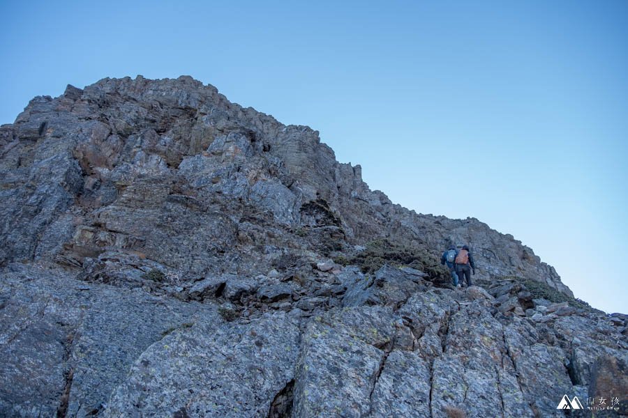 山女孩MelissaxMao冒險生活_玉山主峰東峰西峰兩天一夜_登山紀錄分享-97.jpg