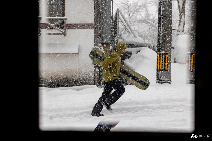 山女孩MelissaxMao冒險生活_日本妙高赤倉溫泉滑雪_潛雪Snow diving上課心得分享-6894.jpg