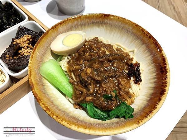 老伴麵店-香菇肉燥拌麵.jpg