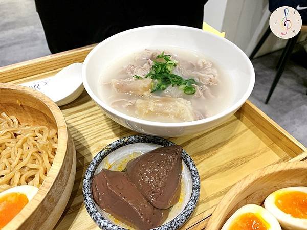 銷魂麵鋪-清燉牛骨+牛肉片+銷魂麵(內含鴨血、溏心蛋)-3.jpg