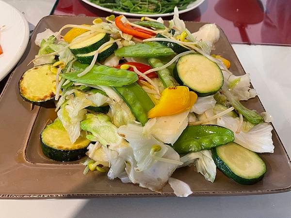 【嘉義美食餐廳】鐵支路旁的復古餐廳---*渡對*