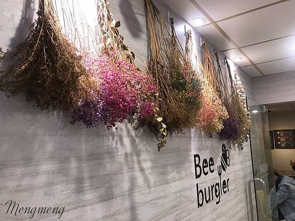 Bee burger_190325_0002.jpg