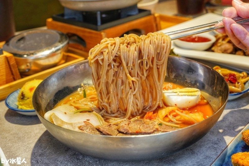 韓國媳婦正宗韓式料理！5種小菜吃到飽，免費韓服體驗，最新開賣