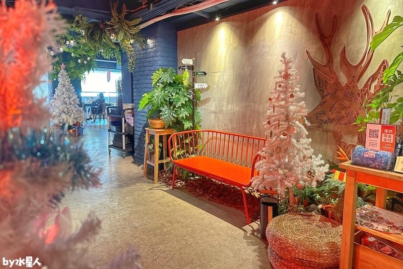 8德司創意餐館：一中美食餐廳推薦，平價義大利麵附爆漿餐包、薯