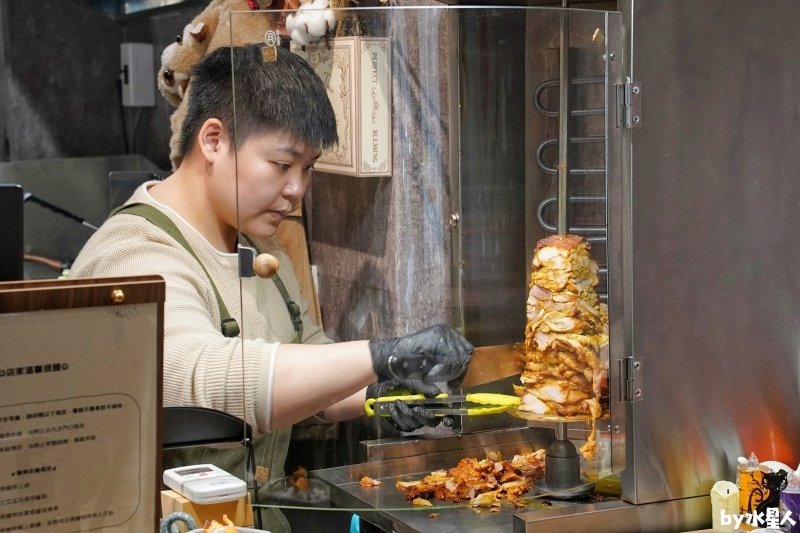 波卡多納：一中街美食推薦，土耳其旋轉烤肉進化版，披薩義大利麵