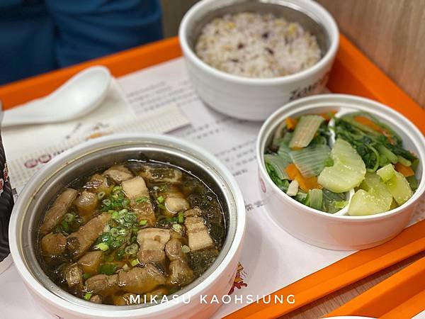 高雄鼓山區聚餐餐廳 真籠國際連鎖餐飲 蒸籠美食大亂鬥 港點 鹹湯 甜湯 蒸籠煲飯煲湯