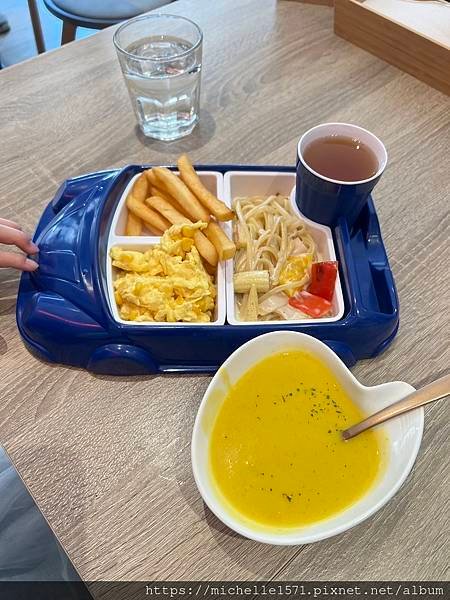 捷運芝山站 — 早寧午食