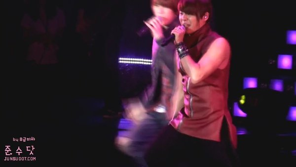 [junsudot][Bnemia] 101012 JYJ Worldwide Showcase in Seoul-AYYY GIRL.mp4.mp4_000013138.jpg