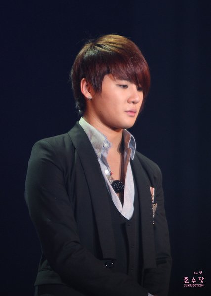 俊秀 101012 JYJ Worldwide Showcase in Seoul (14).jpg